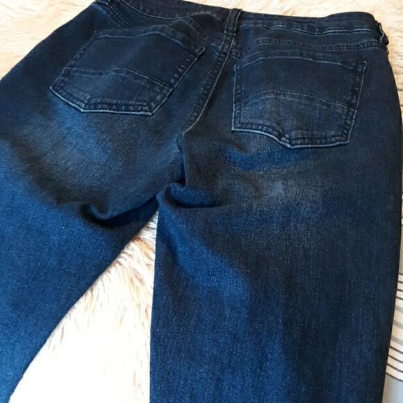 Distress Refuge blue jeans - Picture 6 of 8